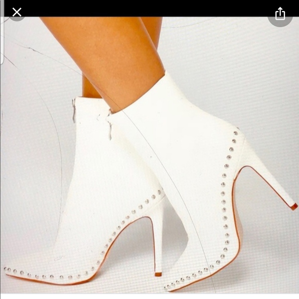 ✨❗️BRAND NEW WHITE STUDDED BOOTS✨❗️